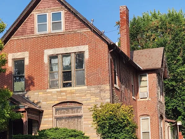 438 N 6th St APT A, Quincy, IL 62301