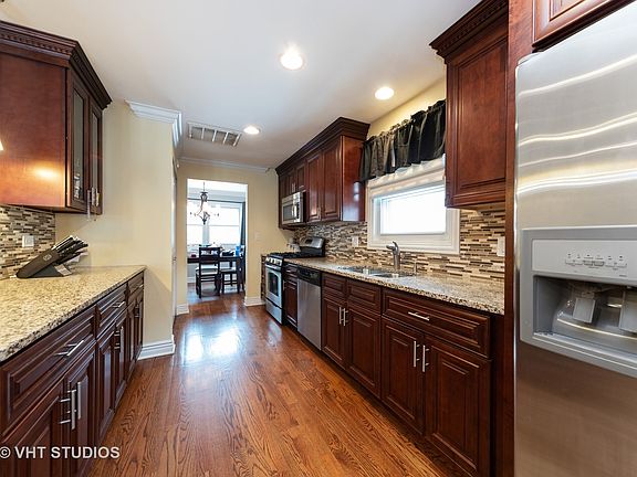 2nd image of 113 Shadywood Ln