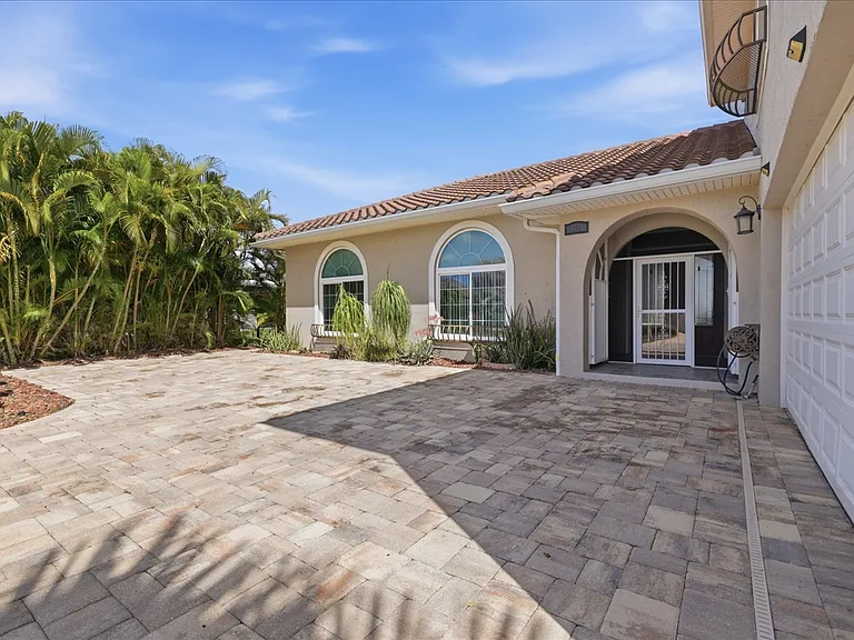 2371 Coral Point Dr — Photo 30