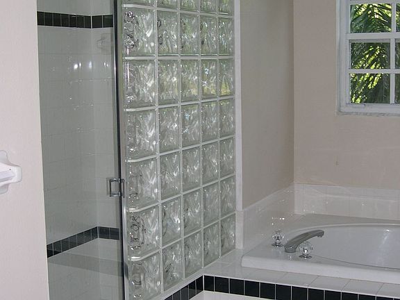 3rd image of 553 Vista Trail Ct