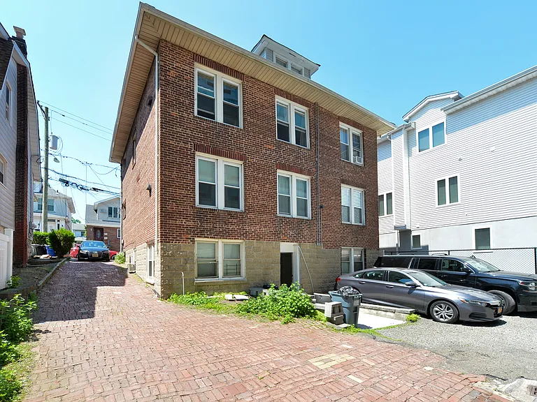 6 Glen St #1 — Photo 11