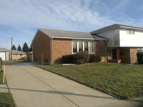 3rd image of 34 Wintergreen Pl