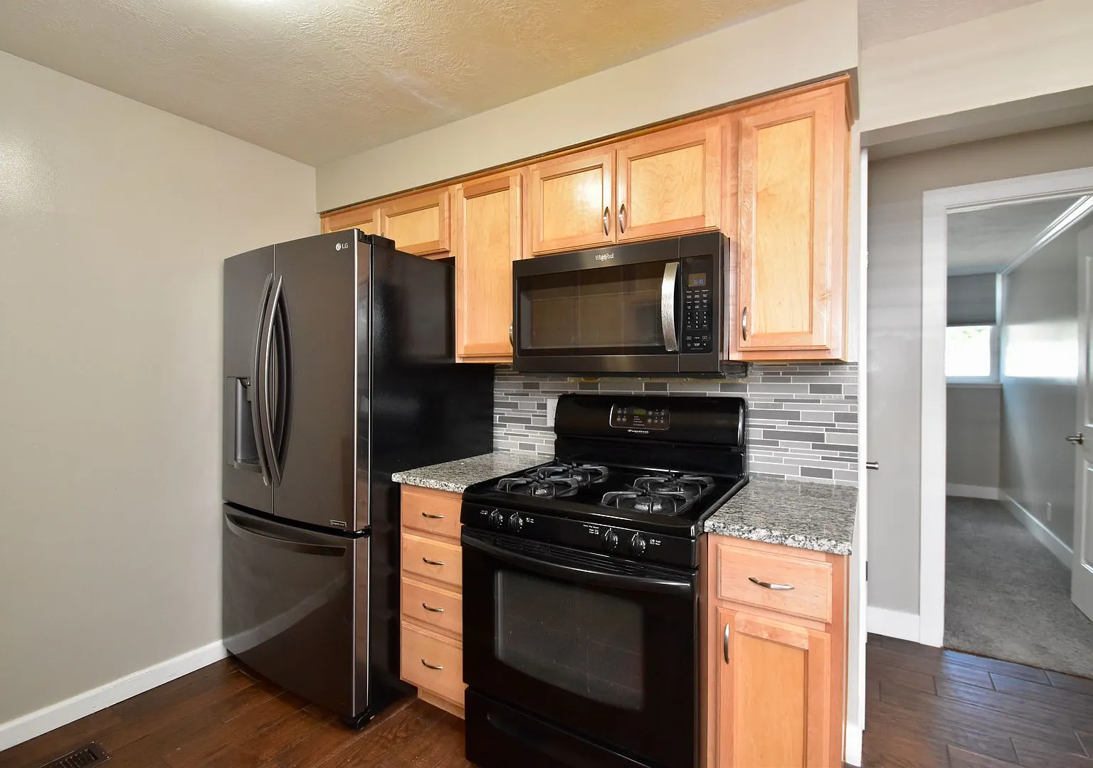 Cute 2 Bed 1 Bath Condo in Bountiful!! — Photo 2