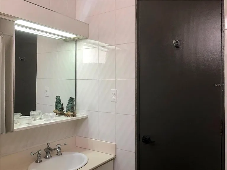 76 Kings Court St #902 — Photo 35