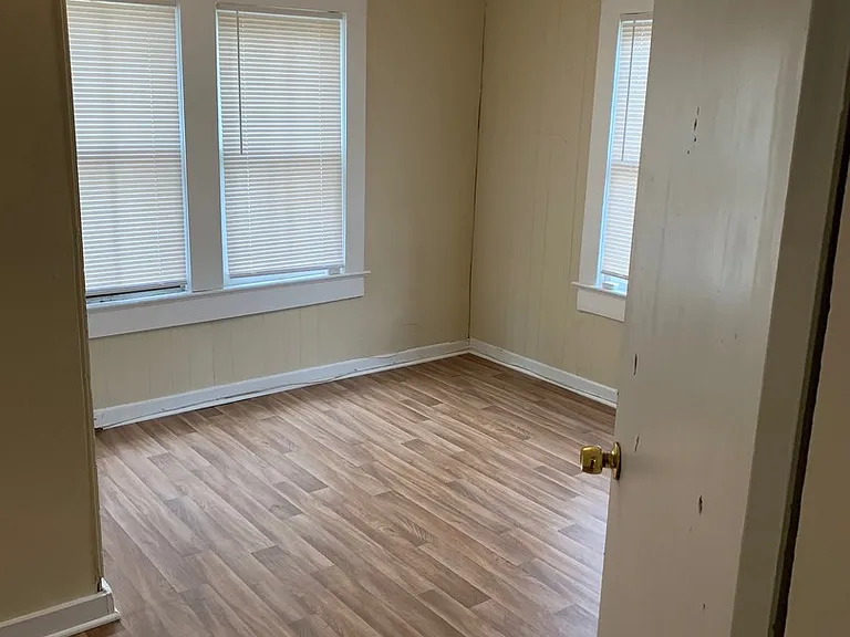 309 E Cedar St — Photo 3