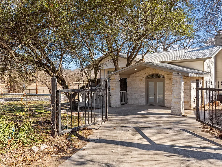 1701 E Lake Dr — Photo 3