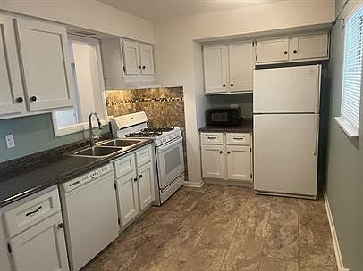 3rd image of 372 Pierson St #G