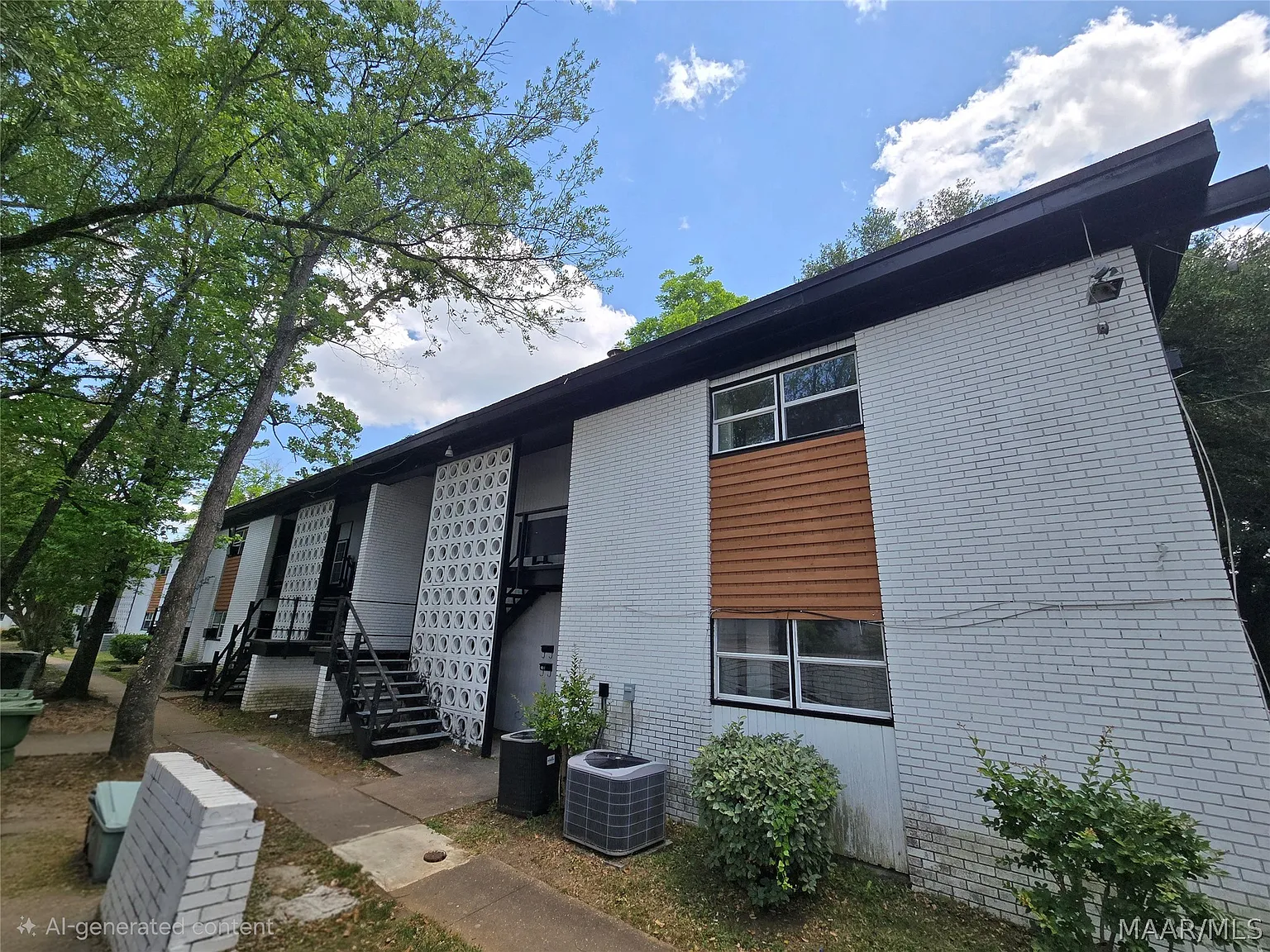 3 bed, 1.0 bath, 1000 sqft, $1,000 — Photo 2