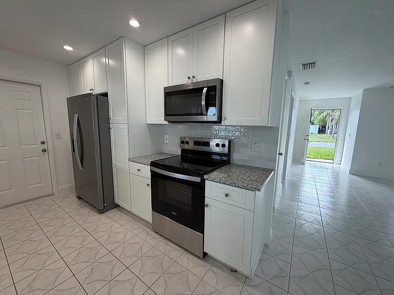 808 Balsamwood Ln — Photo 9