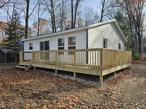 8478 Vista Dr, Newaygo, MI 49337