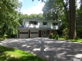 7 Holly Dr, Smithtown, NY 11787