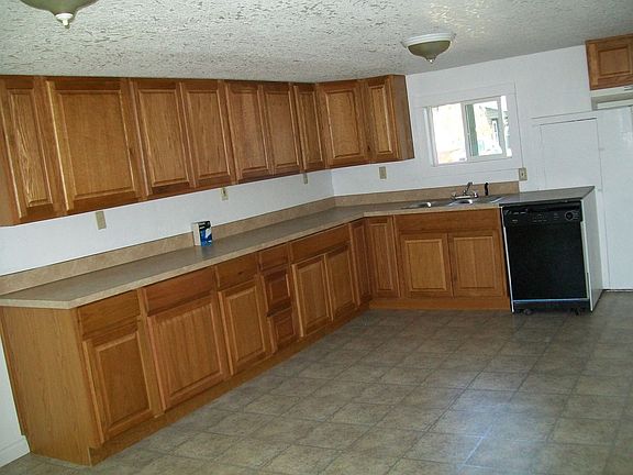 Large kitchen/dining with lots of new cabnets
