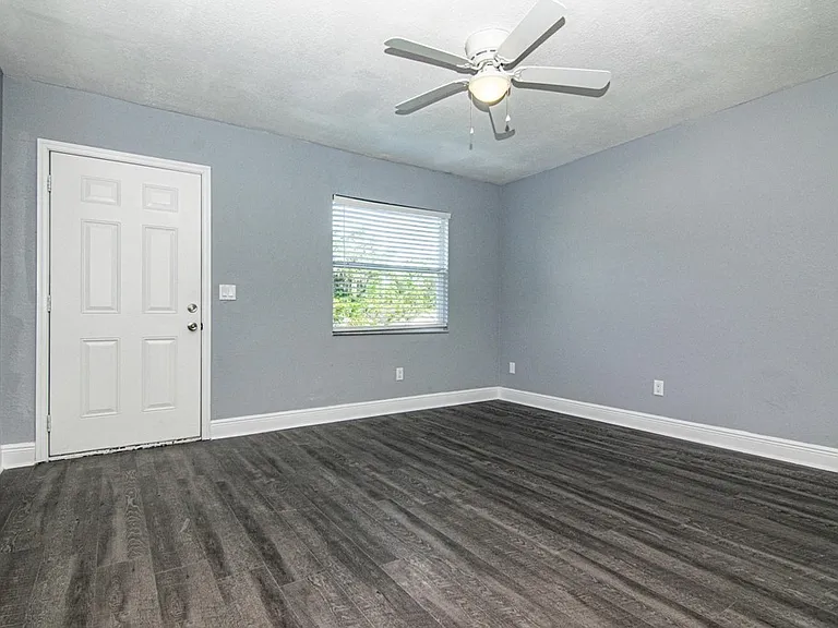 107 Karde Ln #E — Photo 4