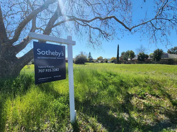 863 Hayes Street, Sonoma, CA 95476