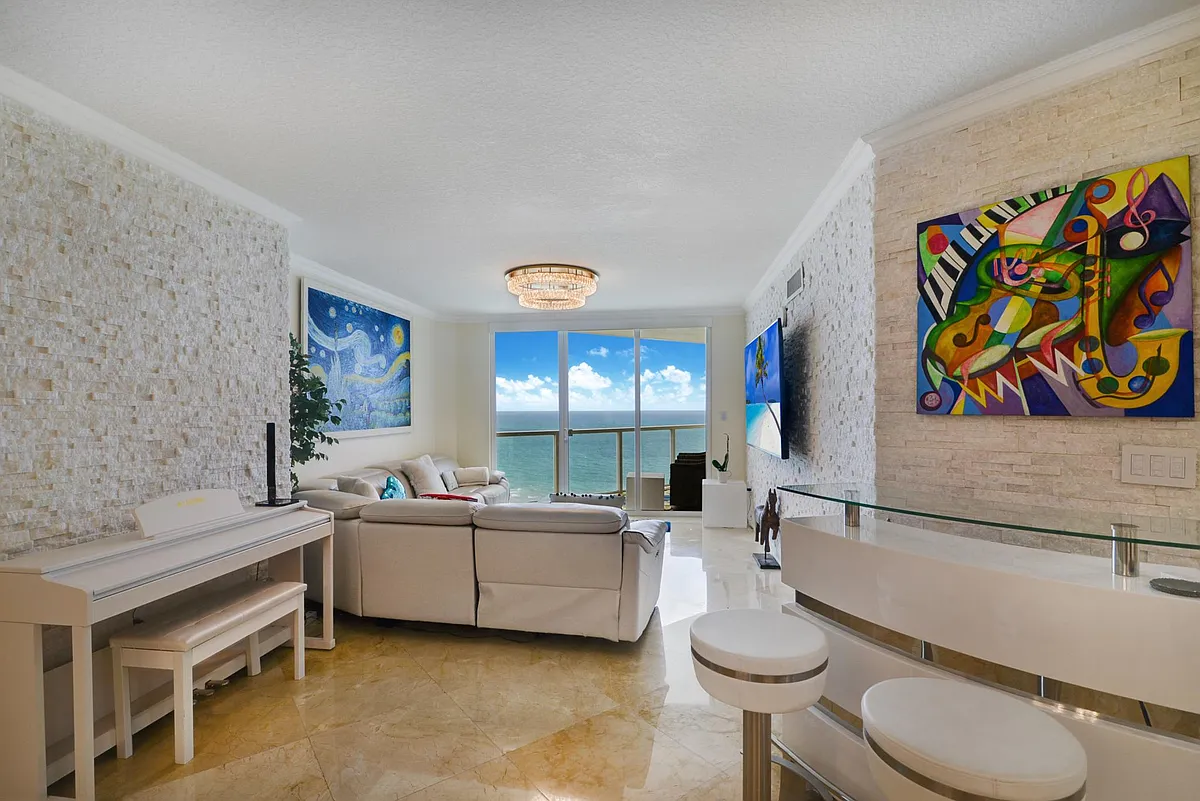 Building Photo - 16699 Collins Ave #3204
