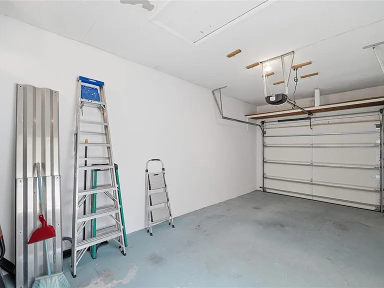 1070 Sanabel Ct NE — Photo 34