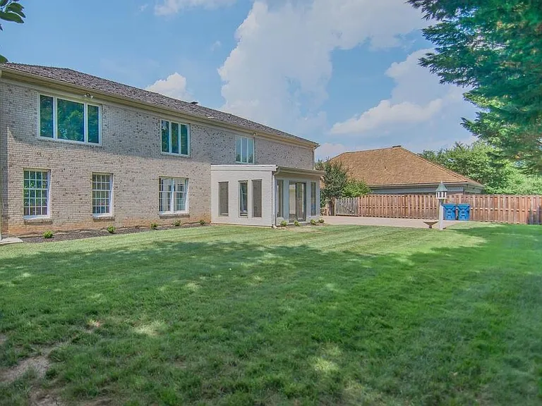 6306 Dunaway Ct — Photo 3