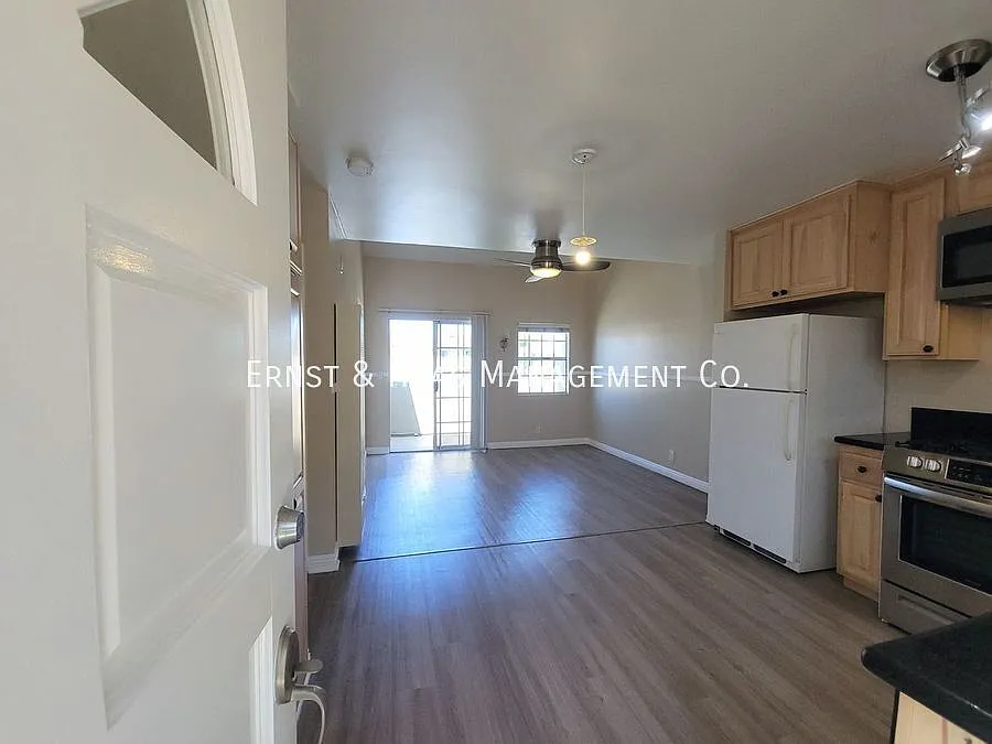 Building Photo - 1201 Belmont Ave #302
