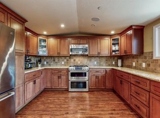 3 Nova Ln, Novato, CA 94945