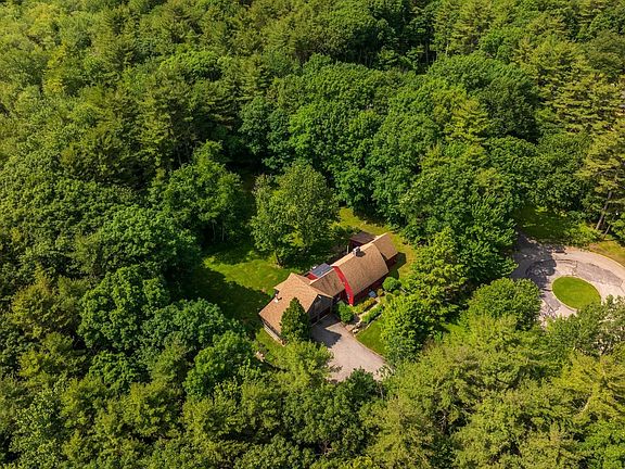 3rd image of 35 Oakwood Drive