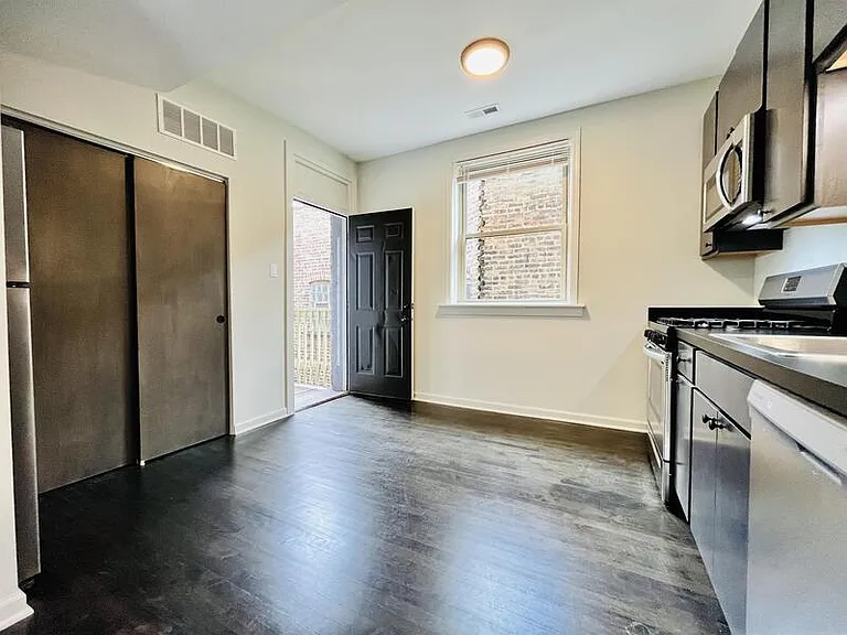 1371 S California Ave #2W — Photo 15