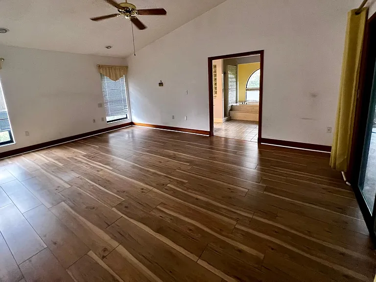 2346 NW 14th Pl — Photo 3