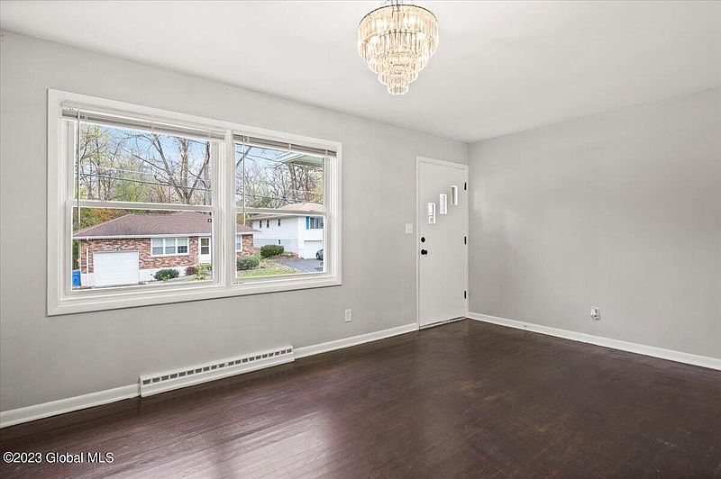 3rd image of 48 Fountain Avenue