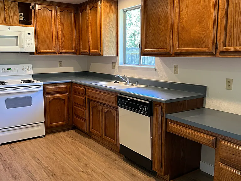 795 Railroad Ave — Photo 7