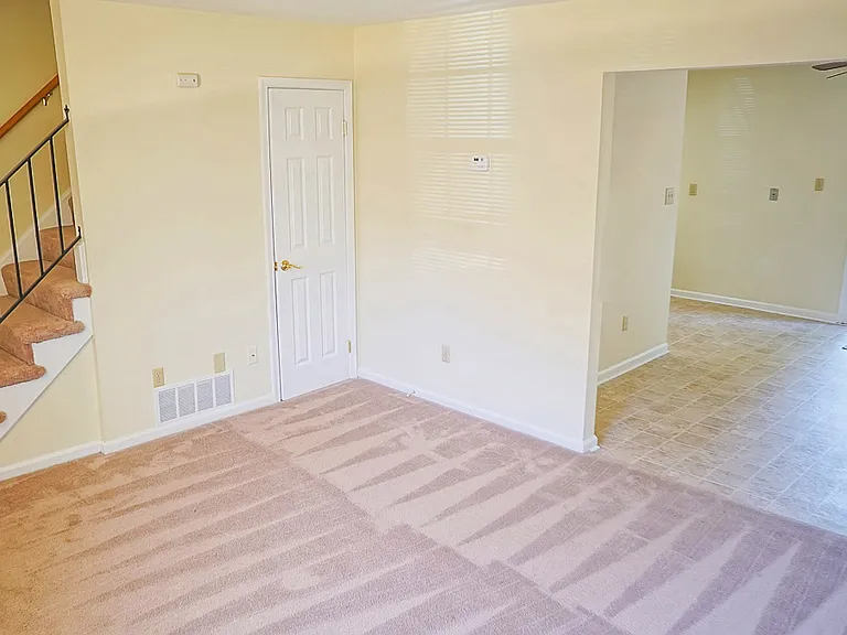 Colonial Towne Apartments — Photo 13