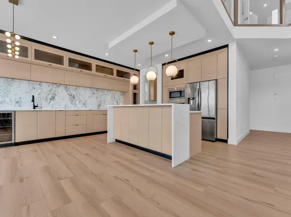 503 Creekside Bay, Leduc, AB T9E 1W4