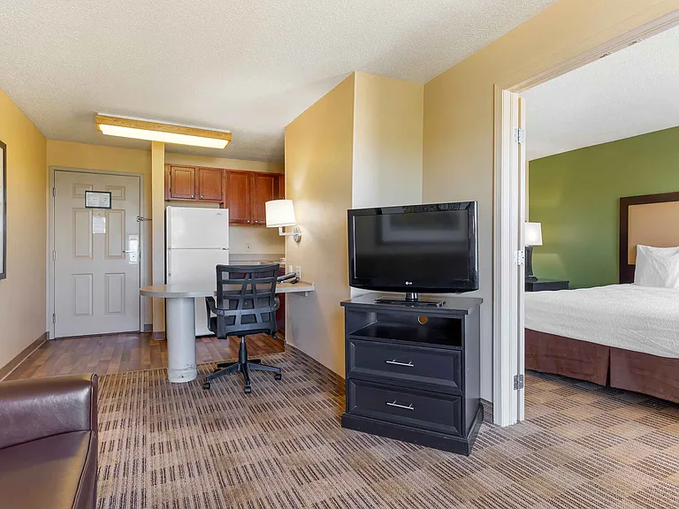 1 Bedroom Suite - 1 King Bed
