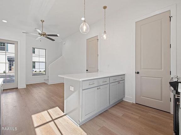 3rd image of 210 Steiner Oaks