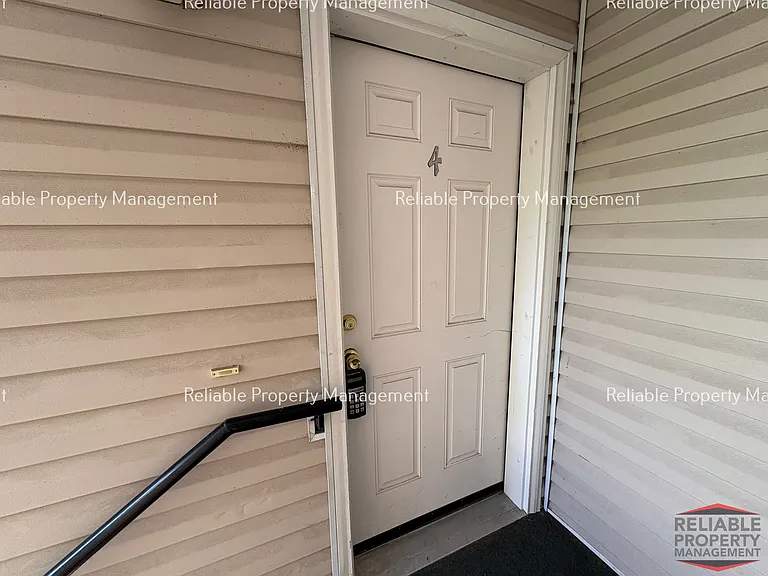630 Linden Dr #4 — Photo 10
