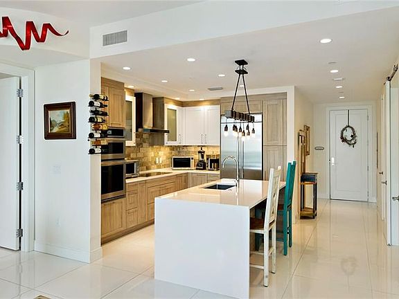 2nd image of 100 1st Ave N #1607