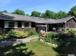 5 Manetto Hill Rd, Huntington, NY 11743