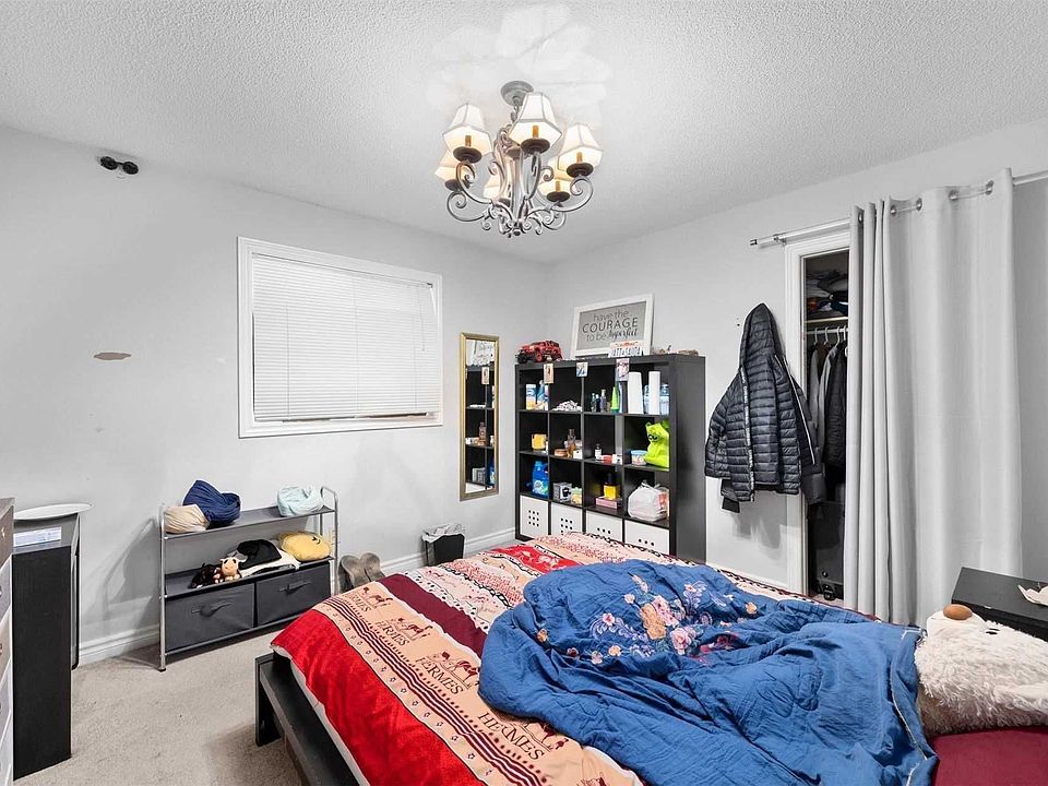 2nd image of 74 Tulip St