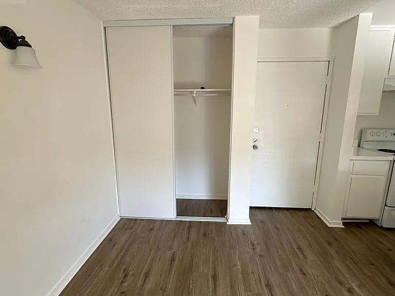 400 S. Kingsley Drive — Photo 82