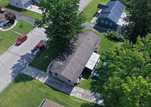 3rd image of 1017 Sunset Dr