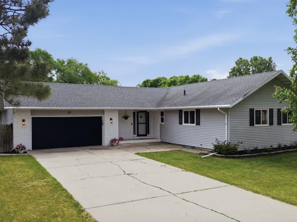 57 Prairiewood Dr S, Fargo, ND 58103