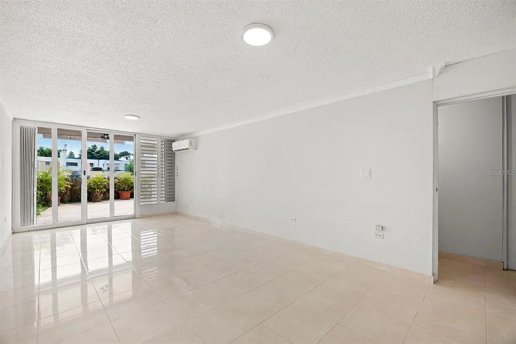 3 bed, 2.0 bath, 1380 sqft, $2,250 — Photo 3