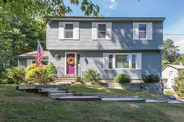 1st image of 8 Hyacinth Dr