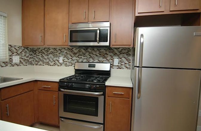 2nd image of 1051 Diamond St