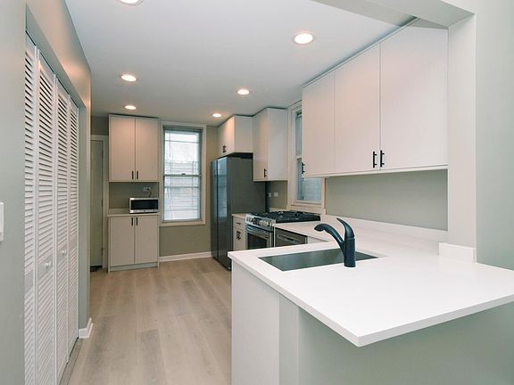 2nd image of 1627 N Honore St #3