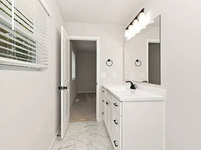 8130 Crestbrook Ct — Photo 23