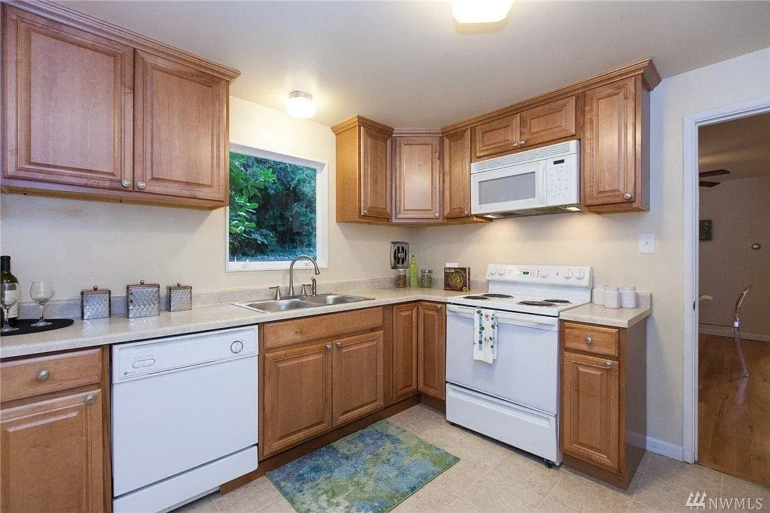 4 bed, 2080 sqft, $3,680 — Photo 3