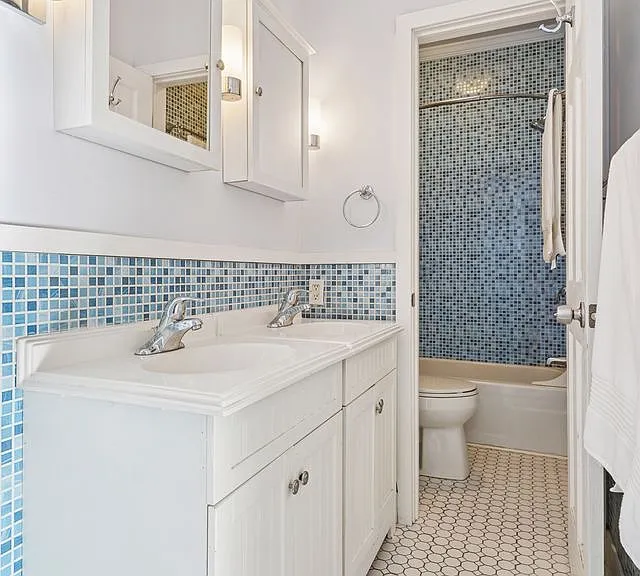 4104 Bryant Ave S #202 — Photo 3