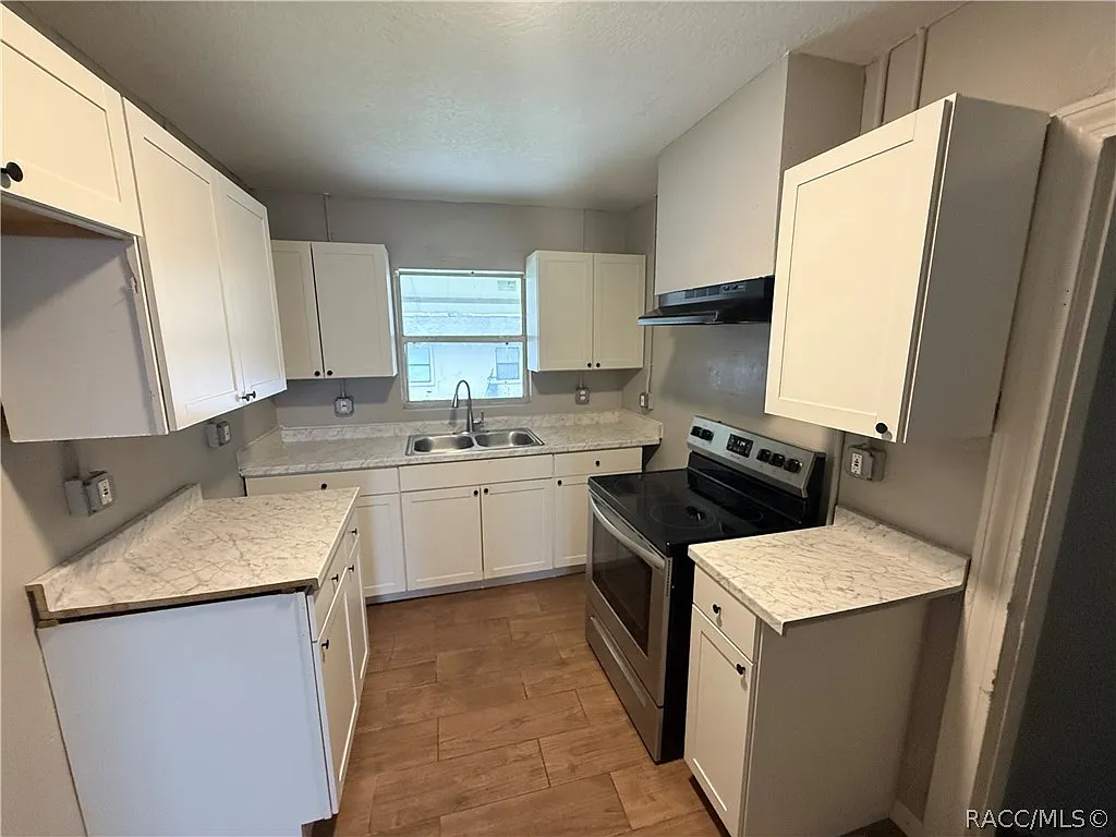 2 bed, 700 sqft, $1,200 — Photo 2