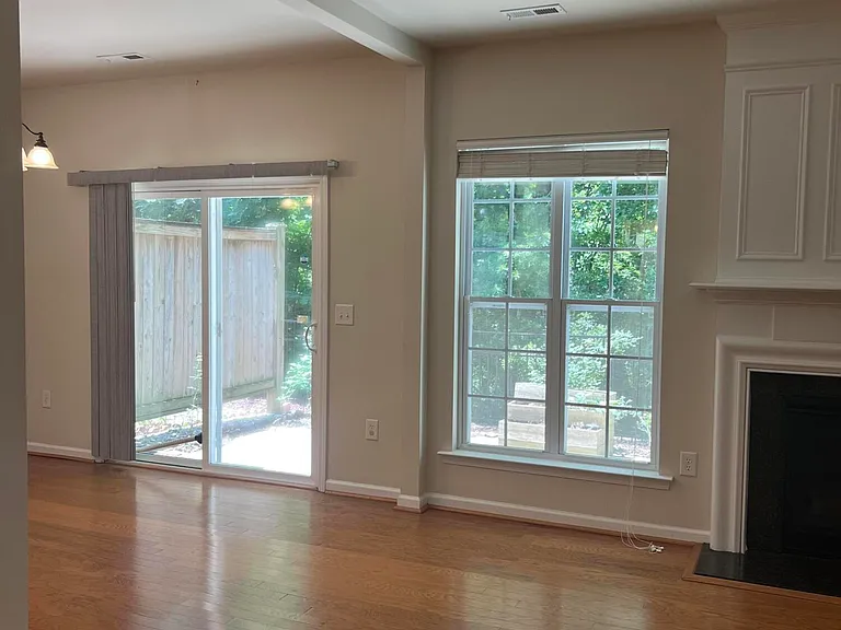 308 Dyersville Dr — Photo 33