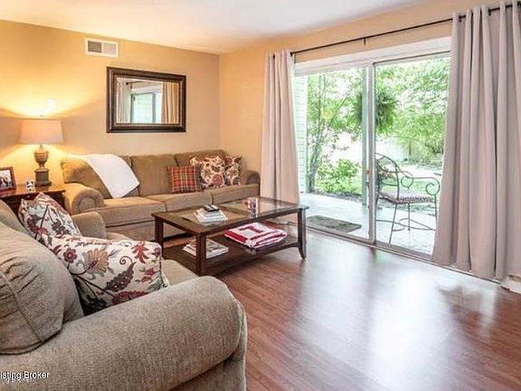 5th image of 801 Highwood Dr