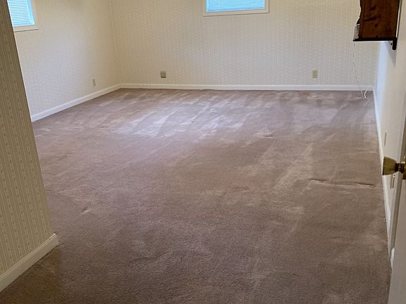 MASTER BEDROOM W/FULL BATH